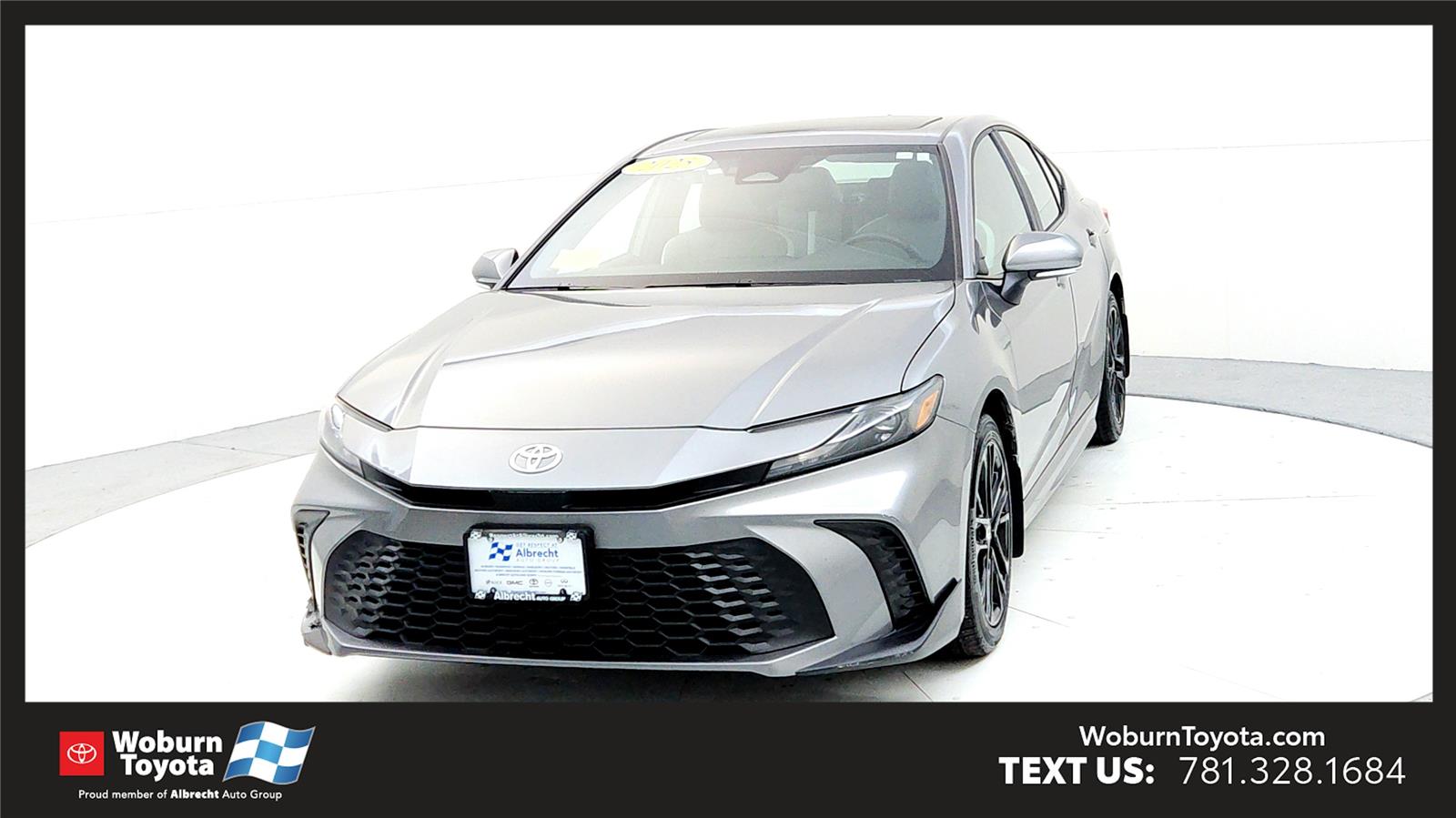 2025 Toyota Camry SE's photo