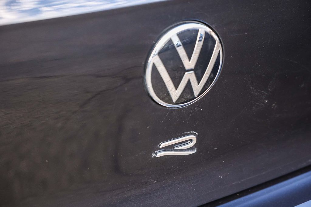 2024 Volkswagen Golf R photo 2