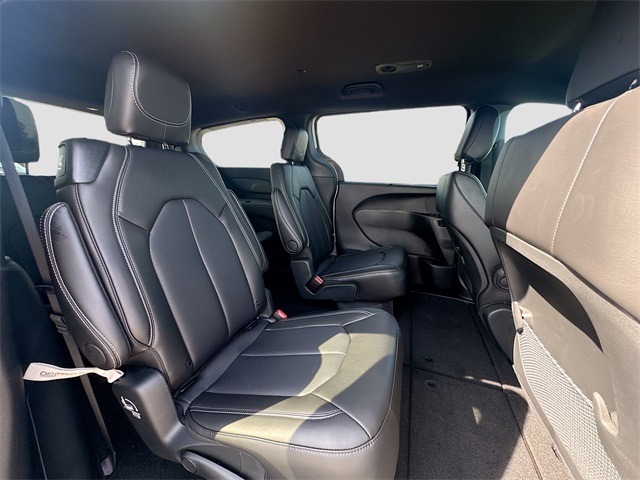 2025 Chrysler Voyager LX photo 24