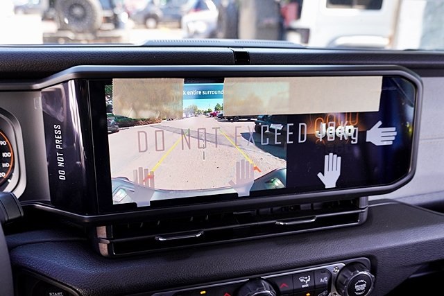 New 2025 Hydro Blue Pearl-Coat Exterior Paint Jeep Sport S image 34