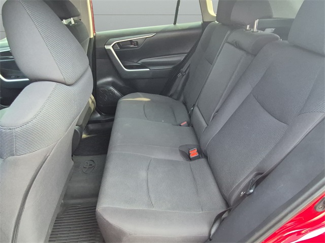 2019 Toyota RAV4 LE photo 10