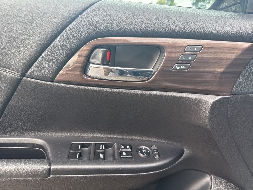 2016 Honda Accord EX-L photo 23