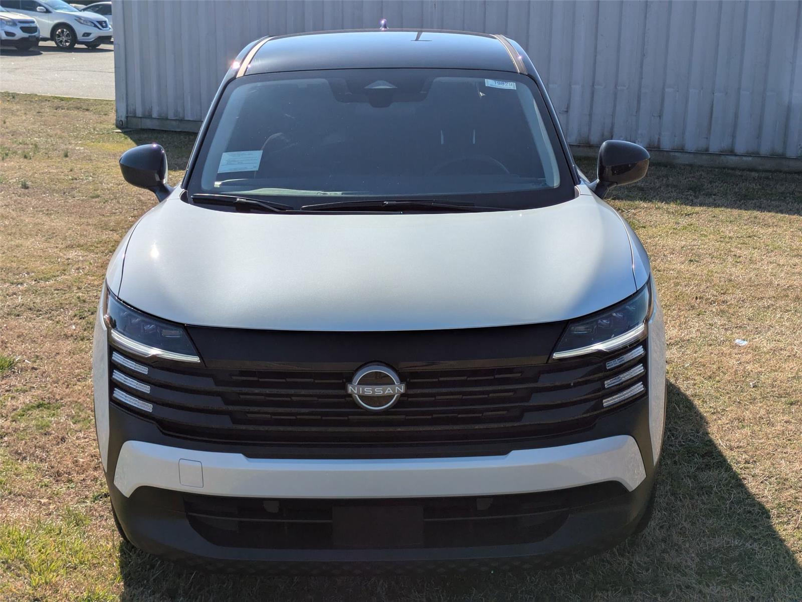 2025 Nissan Kicks SV photo 2