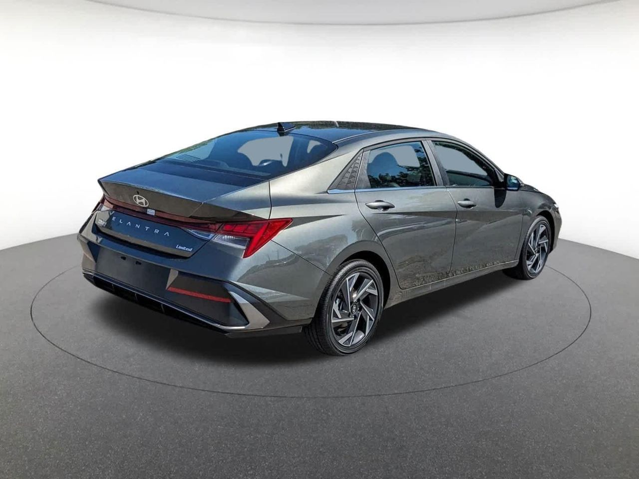 2025 Hyundai Elantra Limited photo 4