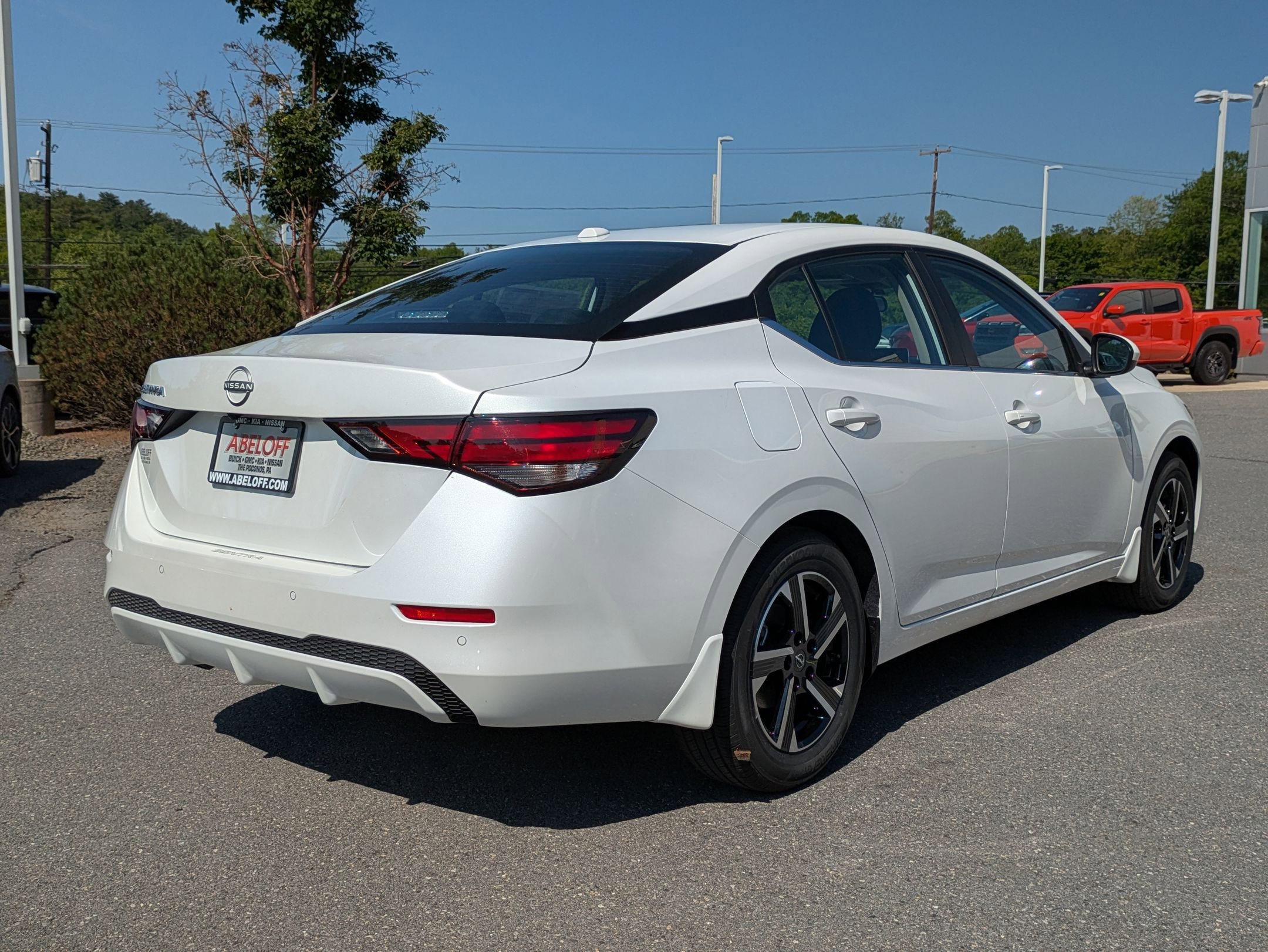 2025 Nissan Sentra SV photo 4