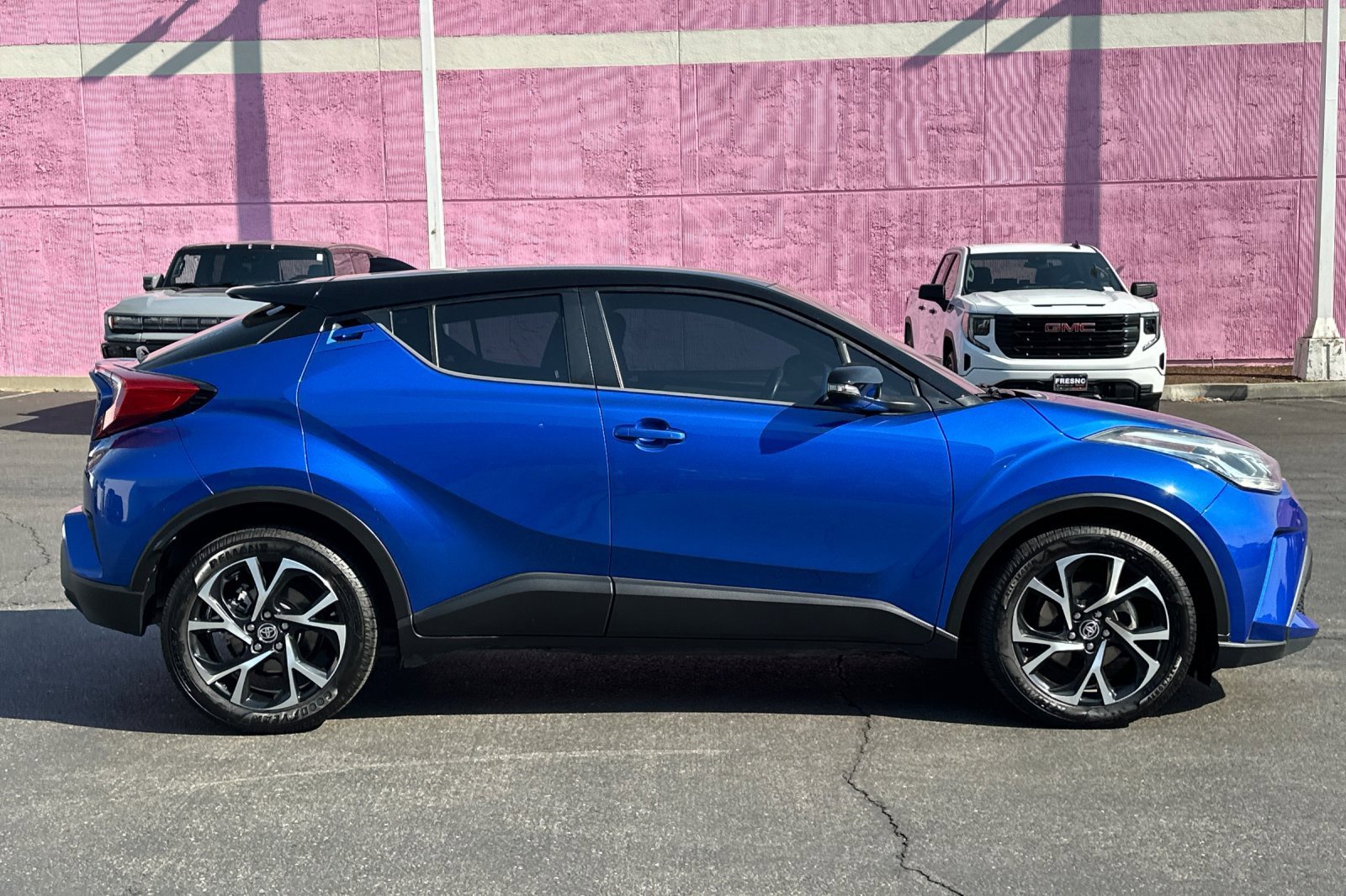 2020 Toyota C-HR XLE photo 3