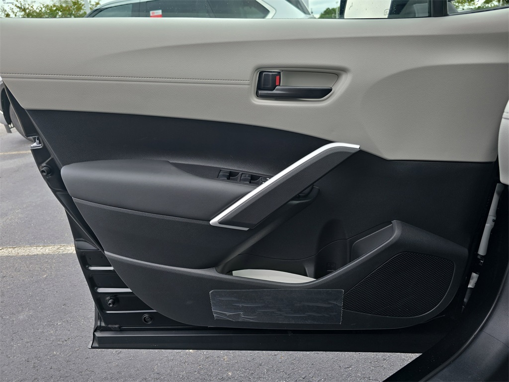 2026 Toyota Corolla Cross LE photo 25