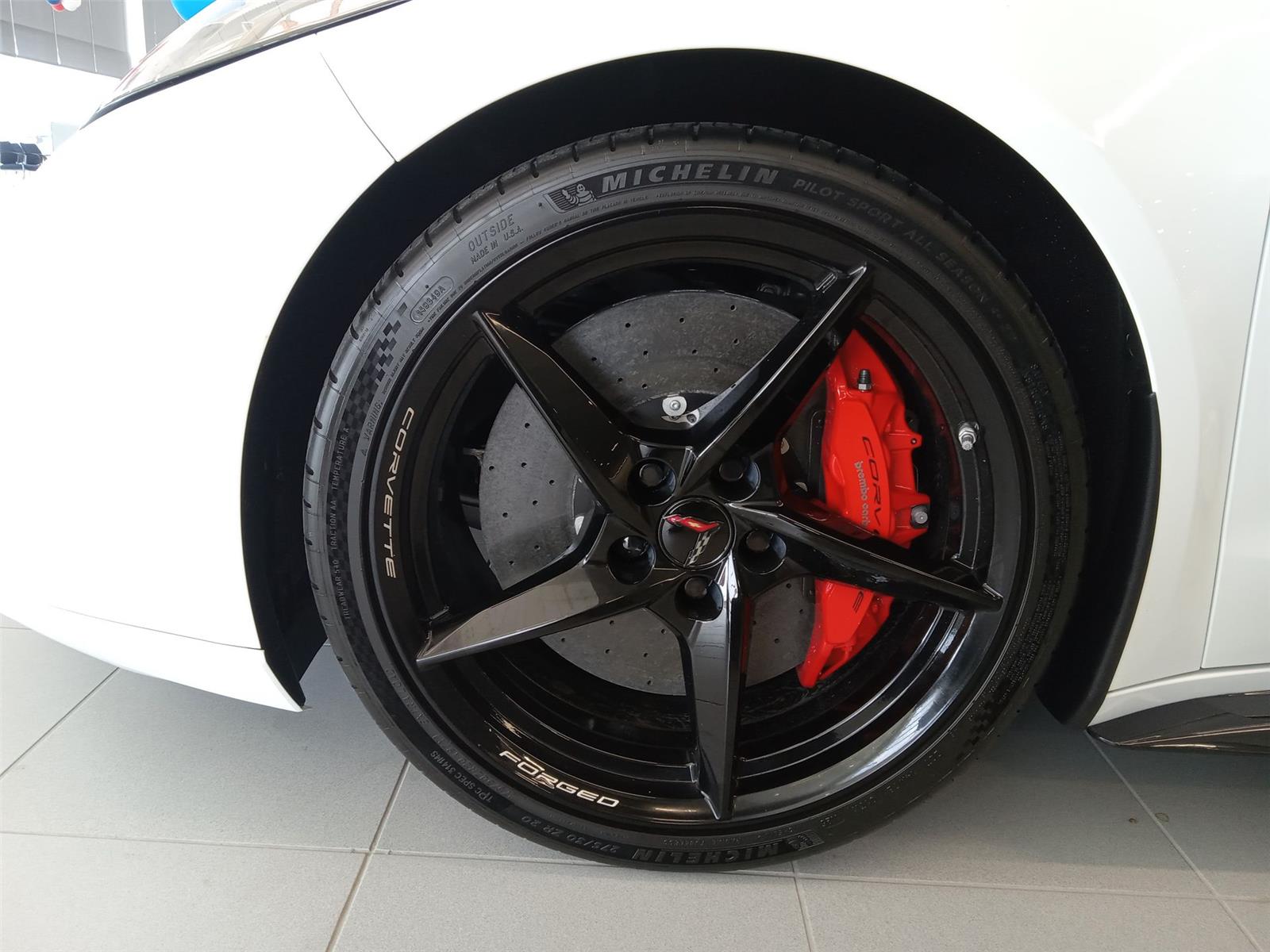 2025 Chevrolet Corvette E-Ray 2LZ photo 11
