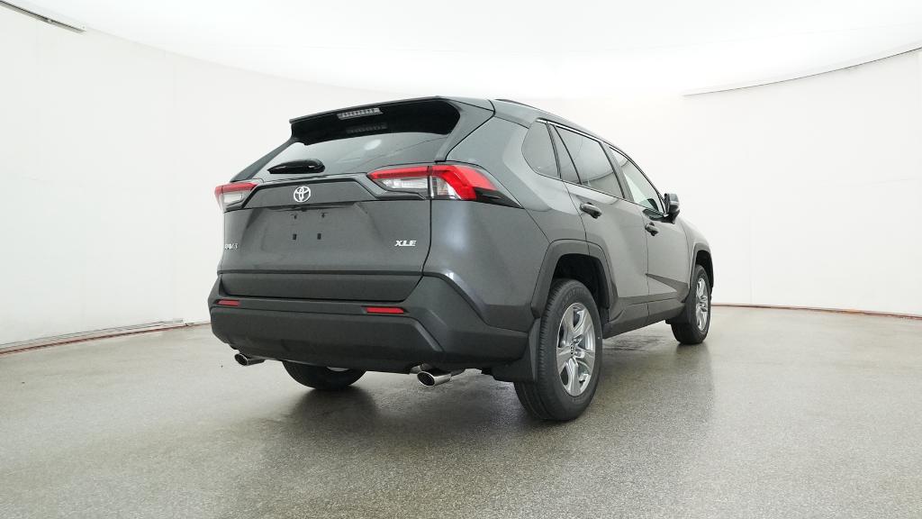 2025 Toyota RAV4 XLE photo 4