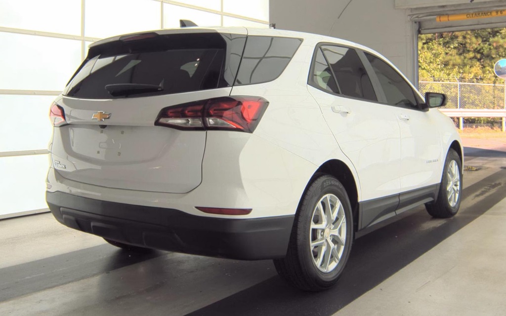 2023 Chevrolet Equinox LS photo 2