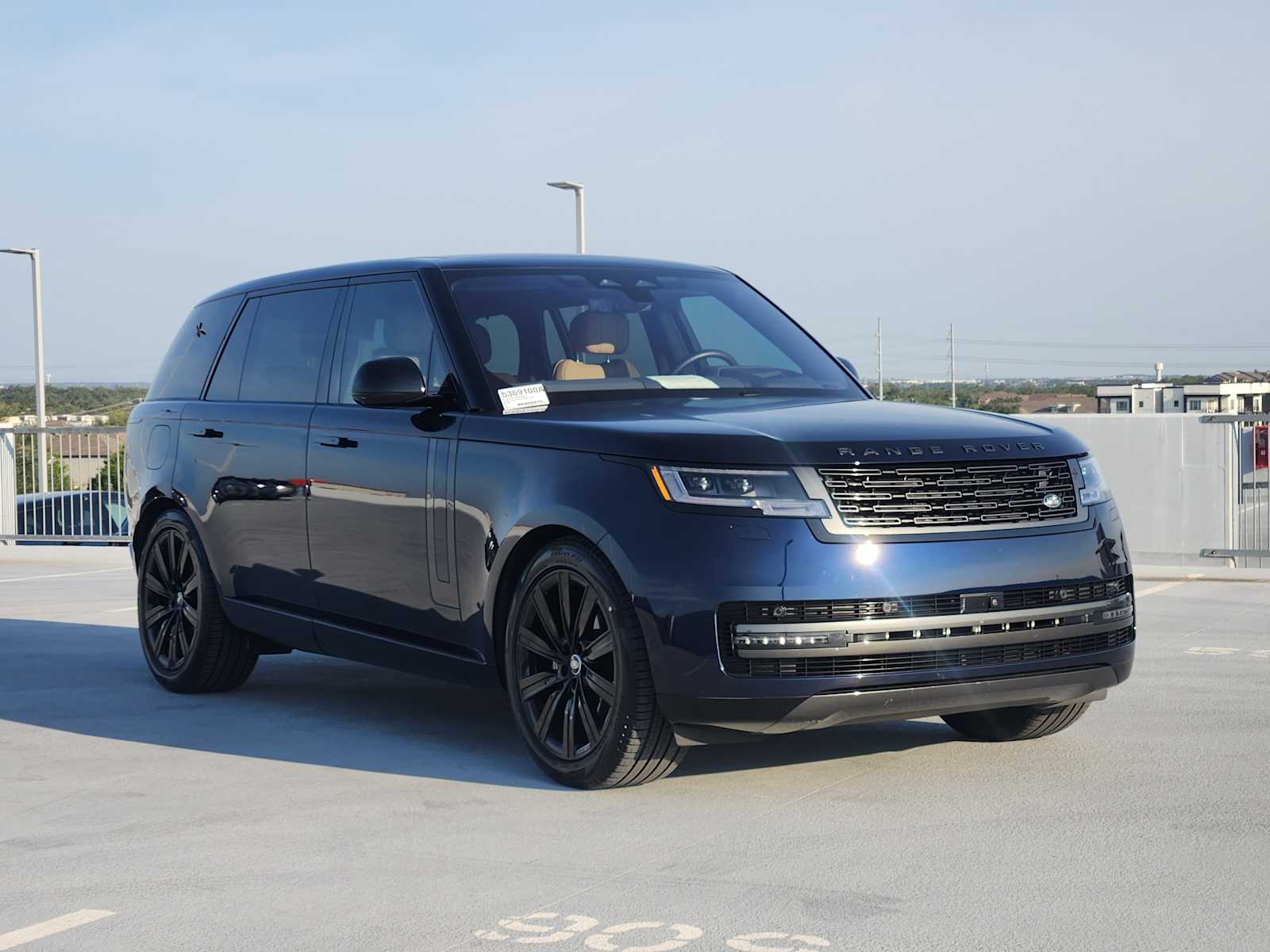 2023 Land Rover Range Rover SE photo 3