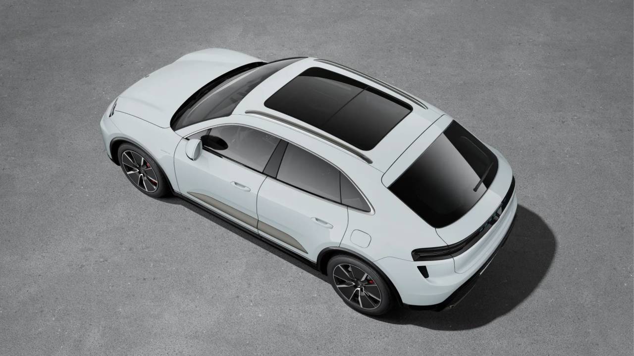 2025 Porsche Macan Turbo Electric photo 4