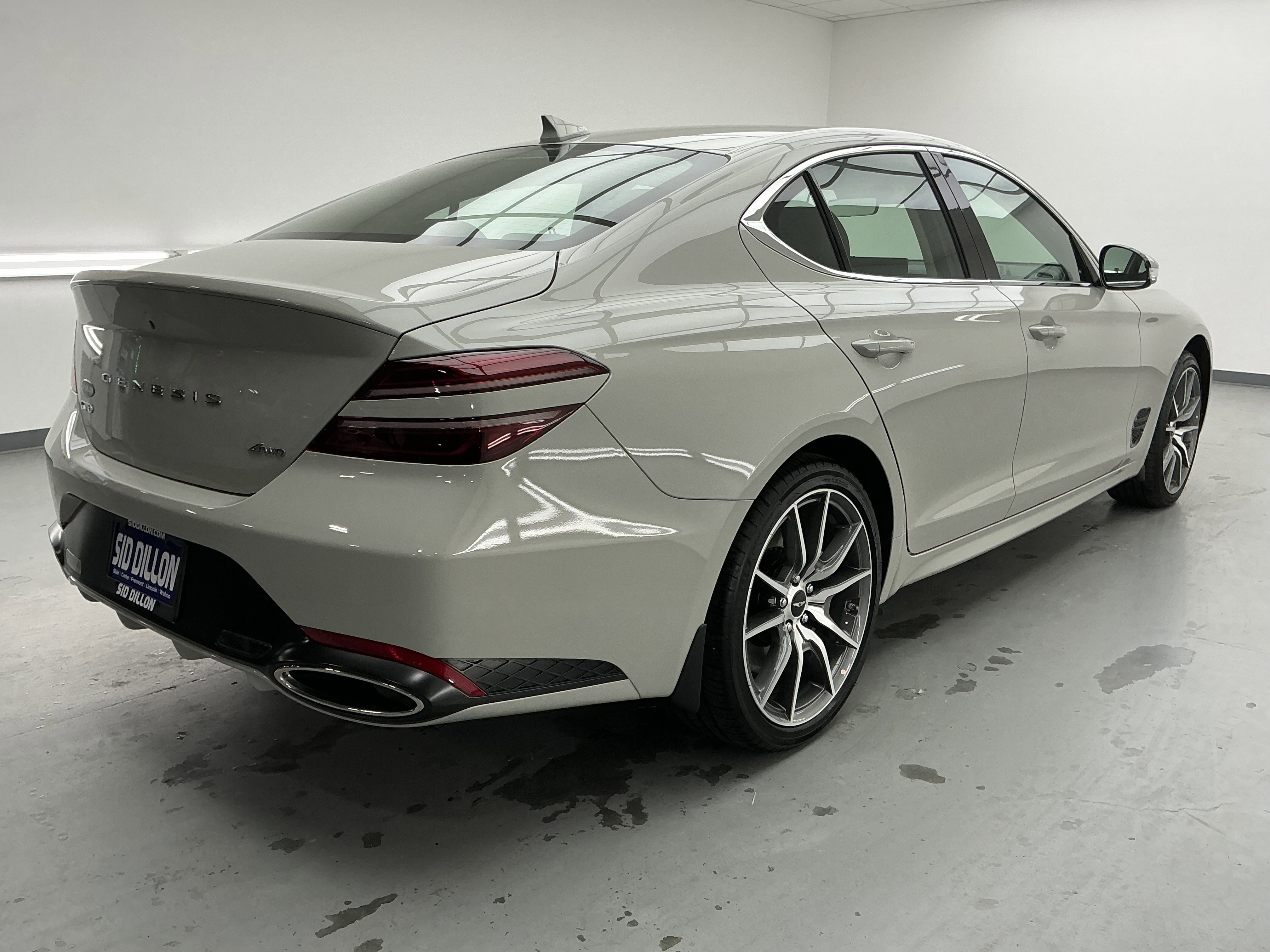 2025 Genesis G70 2.5T photo 2