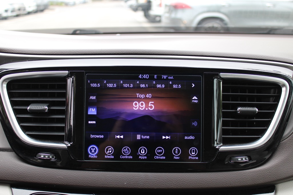 2017 Chrysler Pacifica Touring Plus photo 22
