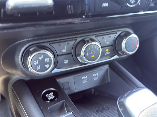 2025 Nissan Kicks SV photo 10