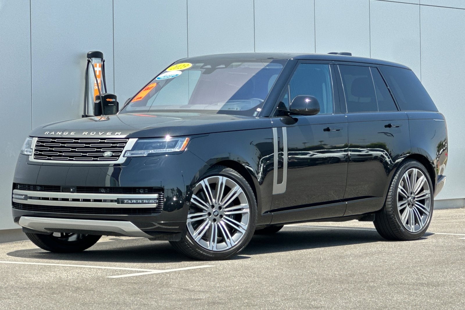2023 Land Rover Range Rover SE photo 2