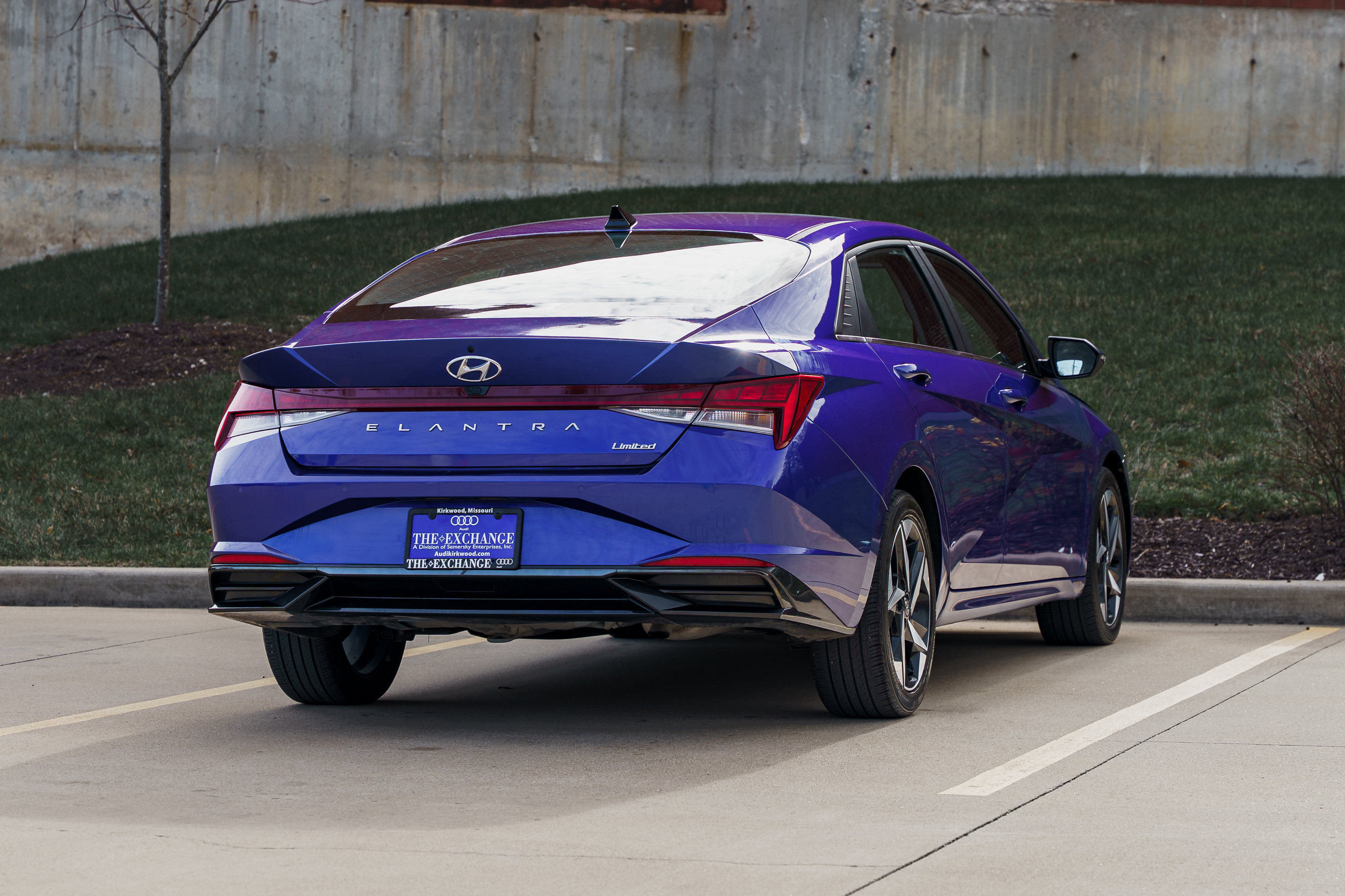 2023 Hyundai Elantra Limited photo 4