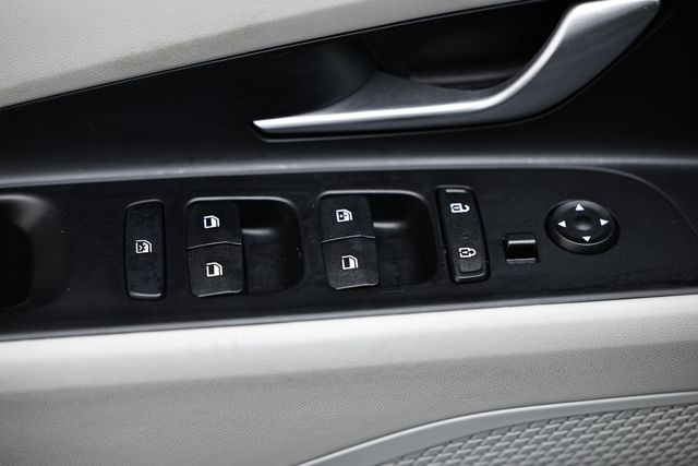2022 Hyundai Elantra Limited photo 19