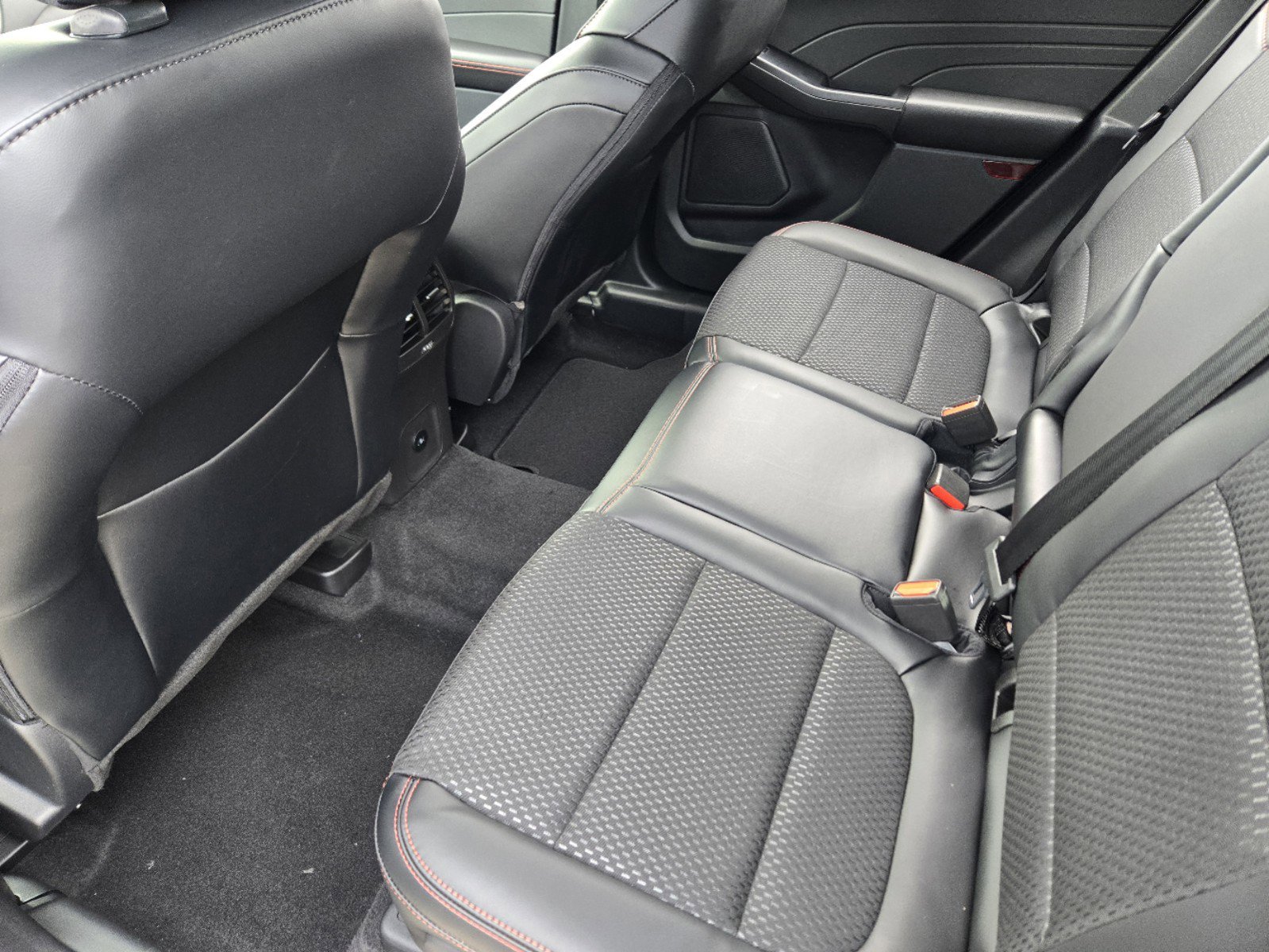 New 2025 Star White Metallic Tri-Coat Ford ST-Line image 19