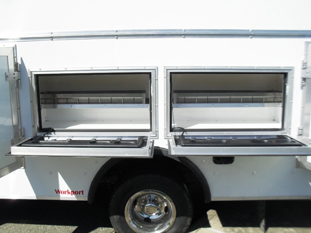 2025 Ford E-450 photo 4