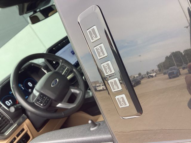2023 Ford F-150 Lariat photo 28
