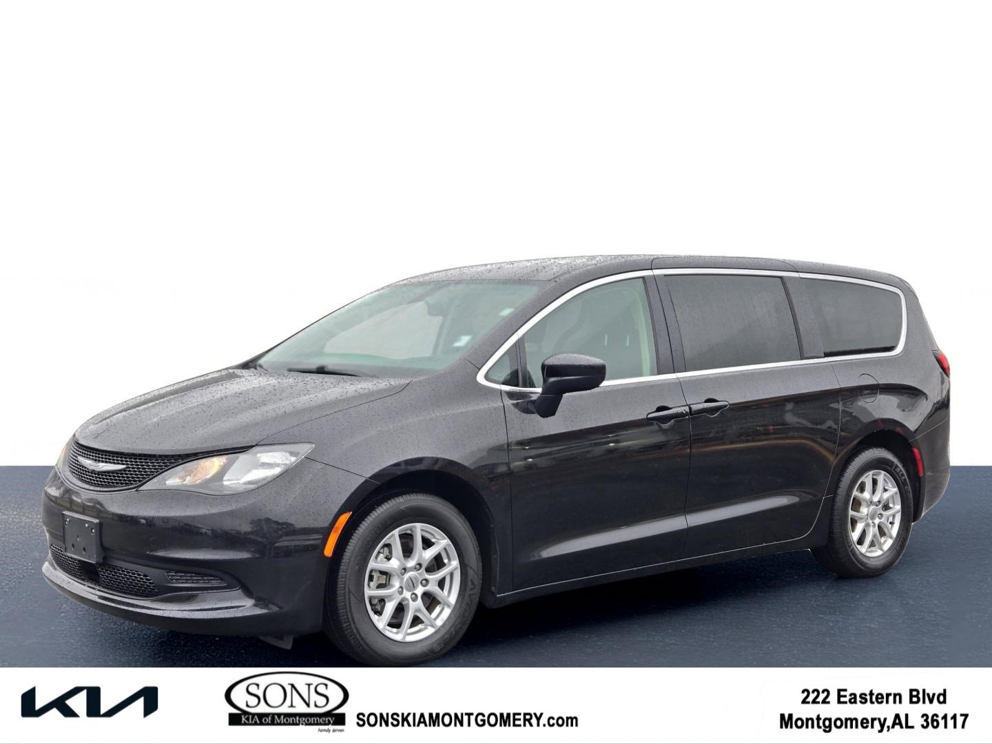 Pre-Owned 2022 Chrysler Voyager LX's photo
