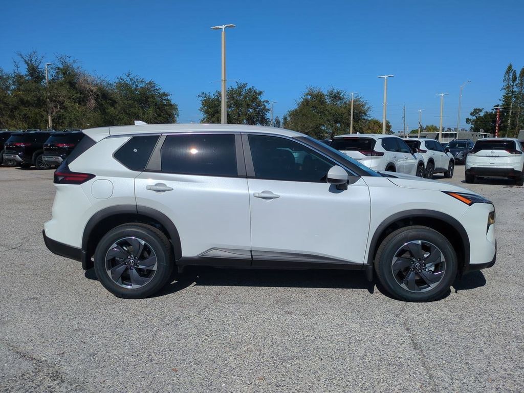 2026 Nissan Rogue SV photo 4