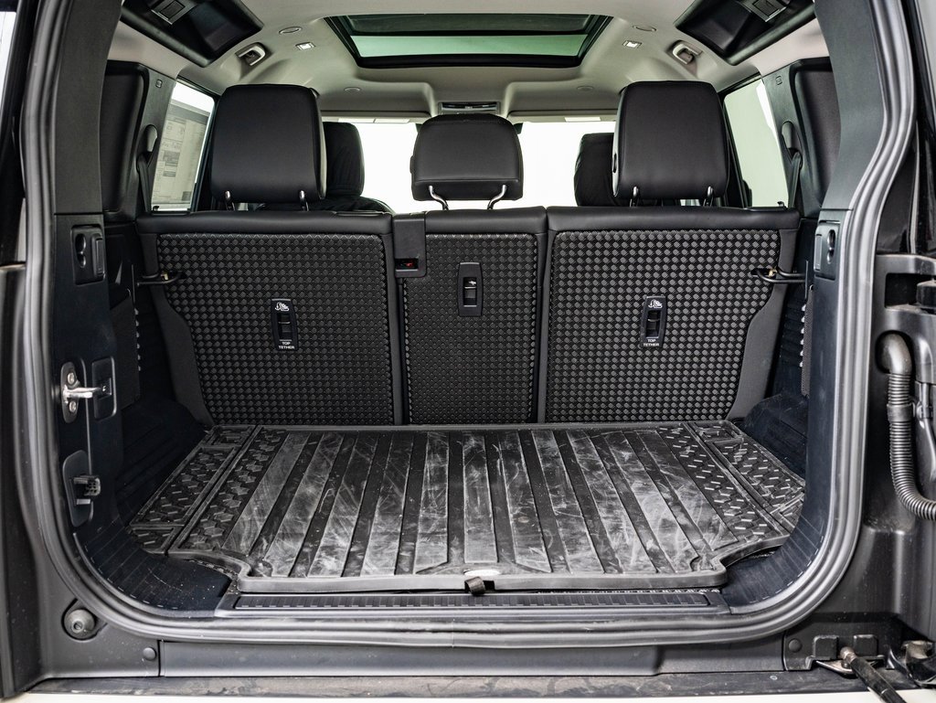 2024 Land Rover Defender 110 S photo 14