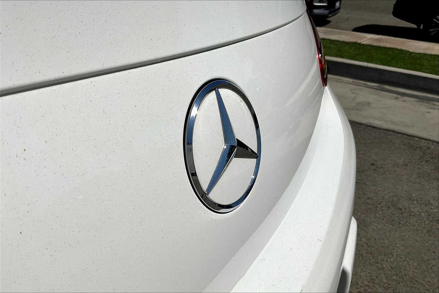 2017 Mercedes Benz C 300 photo 29