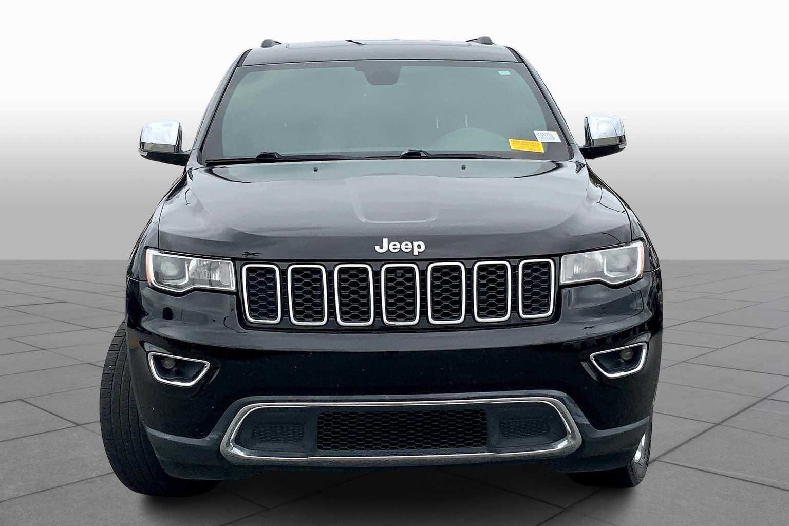 2017 Jeep Grand Cherokee Limited Sport photo 3
