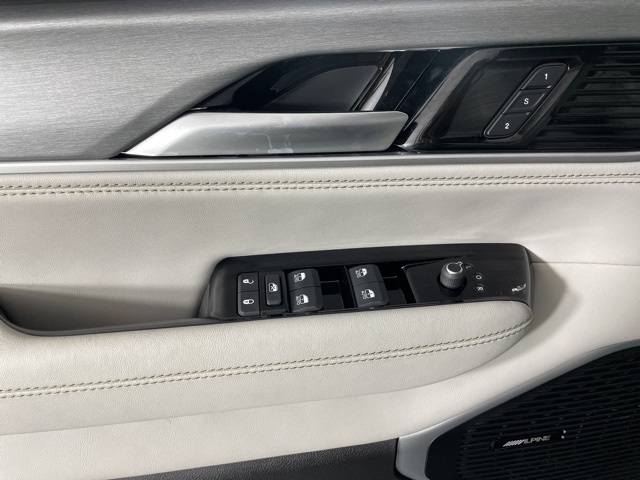 2025 Jeep Wagoneer L Series II photo 18