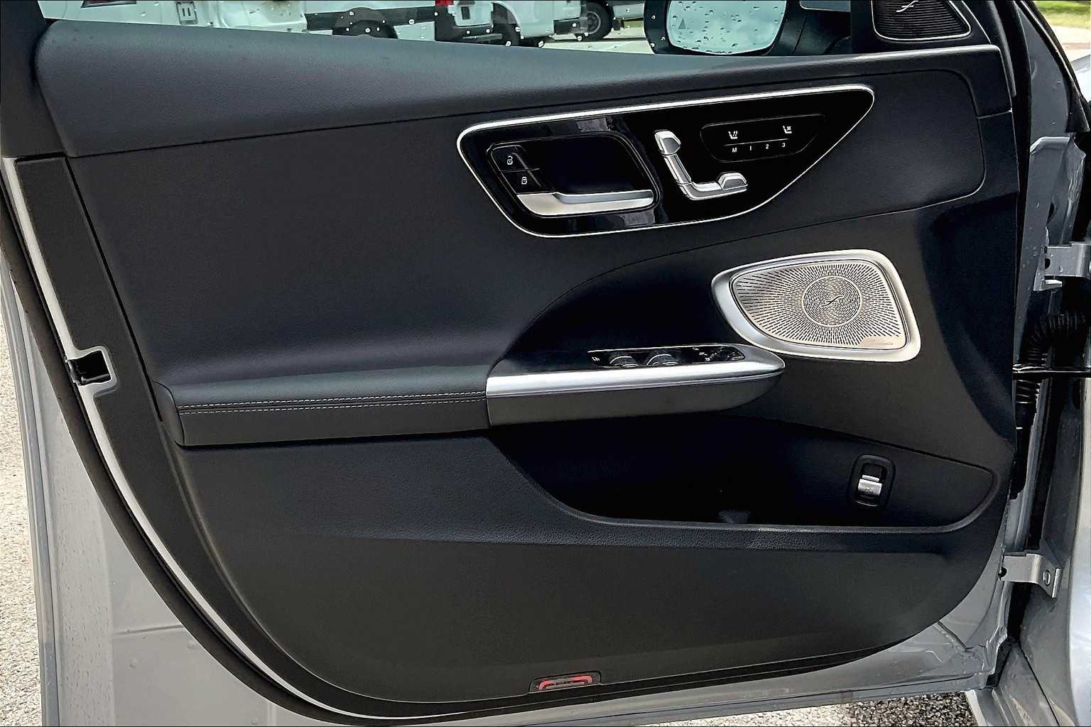 2025 Mercedes Benz C 300 photo 11
