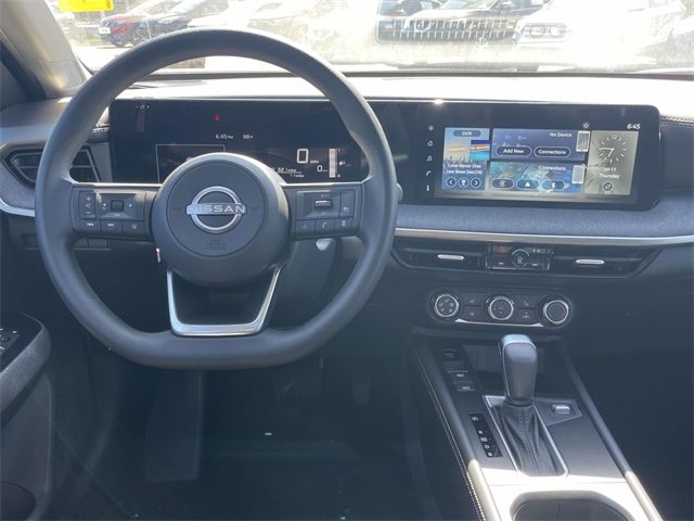 2025 Nissan Kicks SV photo 17