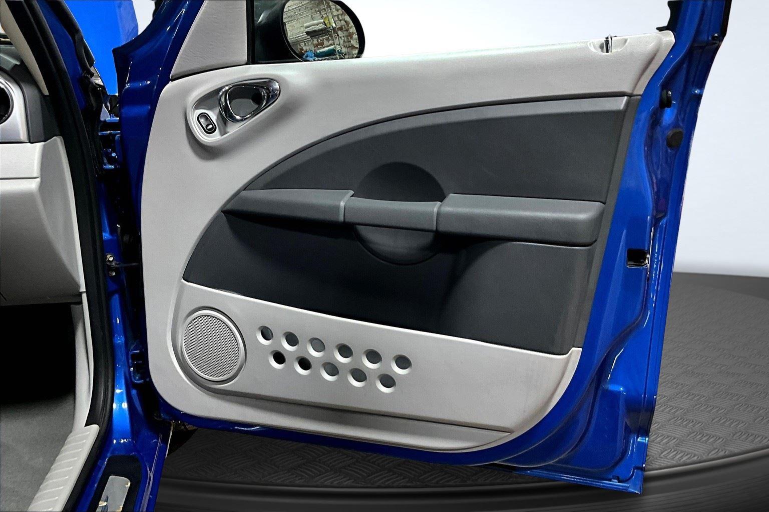 2007 Chrysler PT Cruiser Touring photo 18