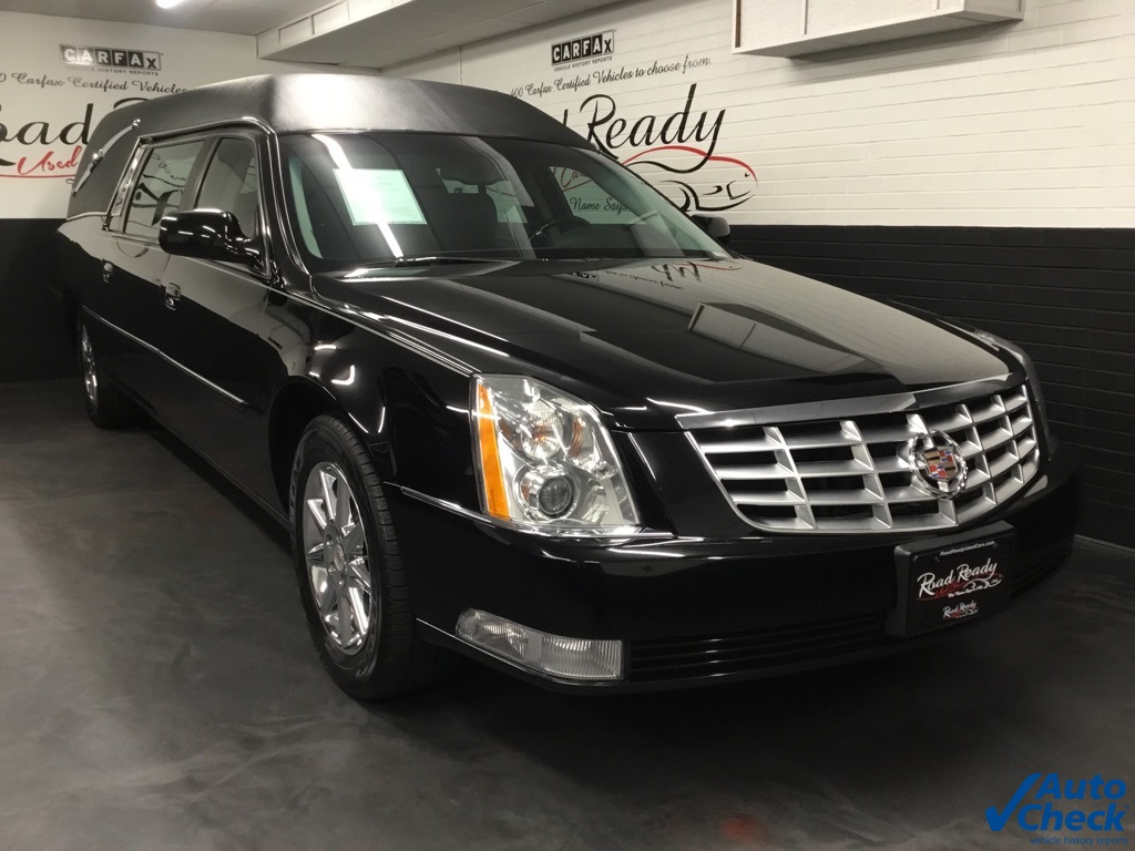2011 Cadillac DTS Base photo 3
