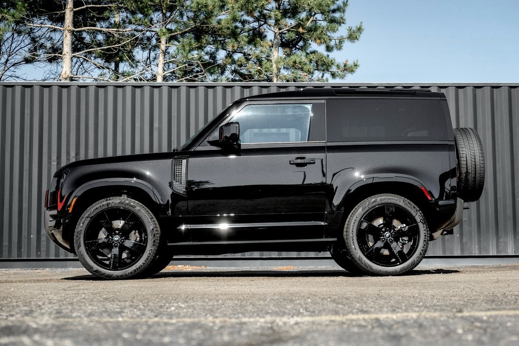 2025 Land Rover Defender 90 X-Dynamic SE photo 3