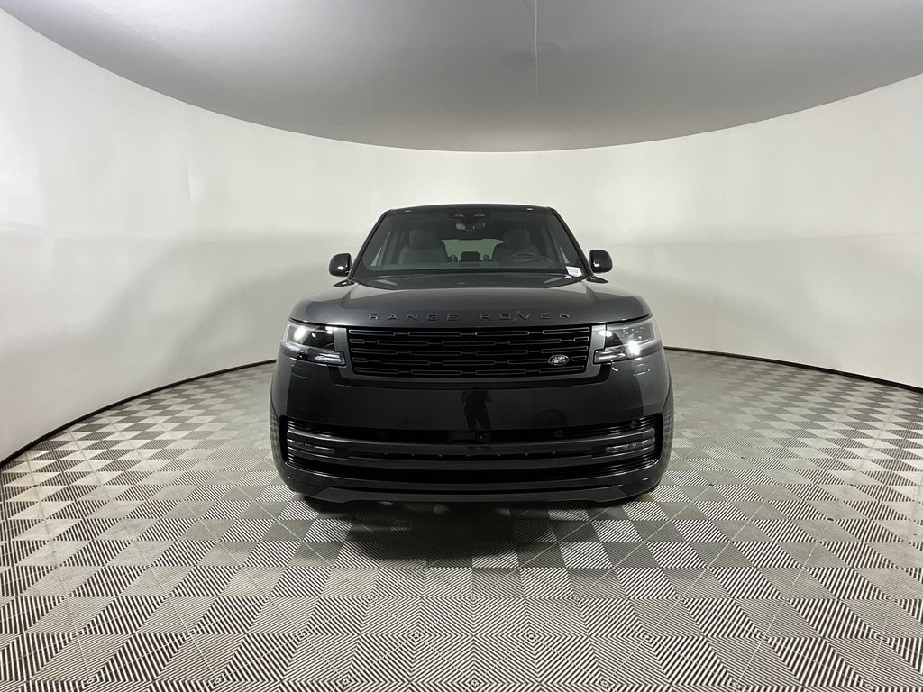 2025 Land Rover Range Rover SE photo 3