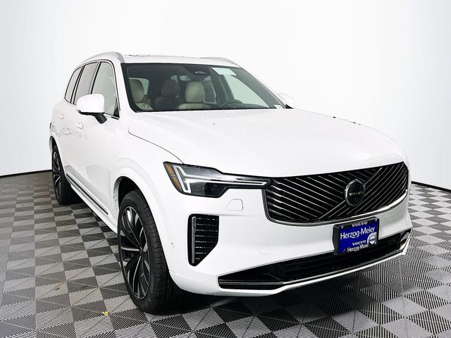 2026 Volvo XC90 Plus's photo