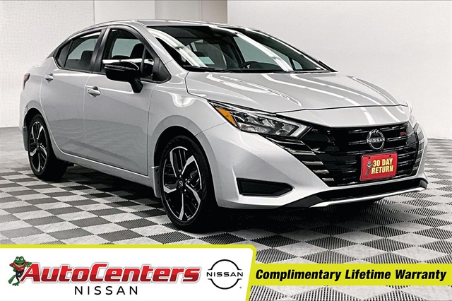 2025 Nissan Versa Sedan SR's photo