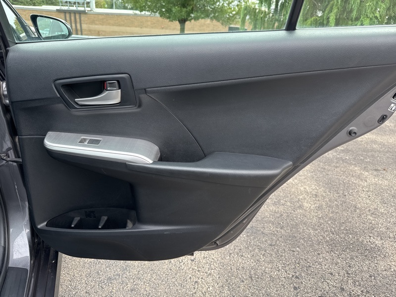 2014 Toyota Camry SE photo 34