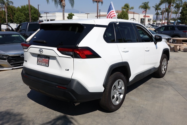 2023 Toyota RAV4 LE photo 3