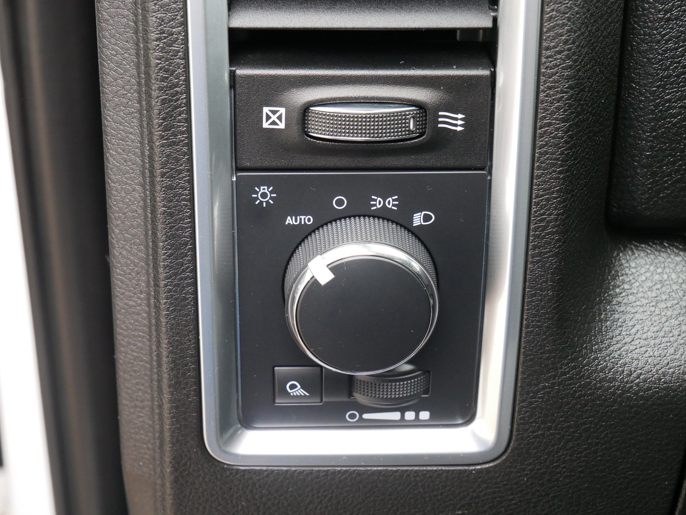 2023 Ram 1500 Classic SLT photo 19