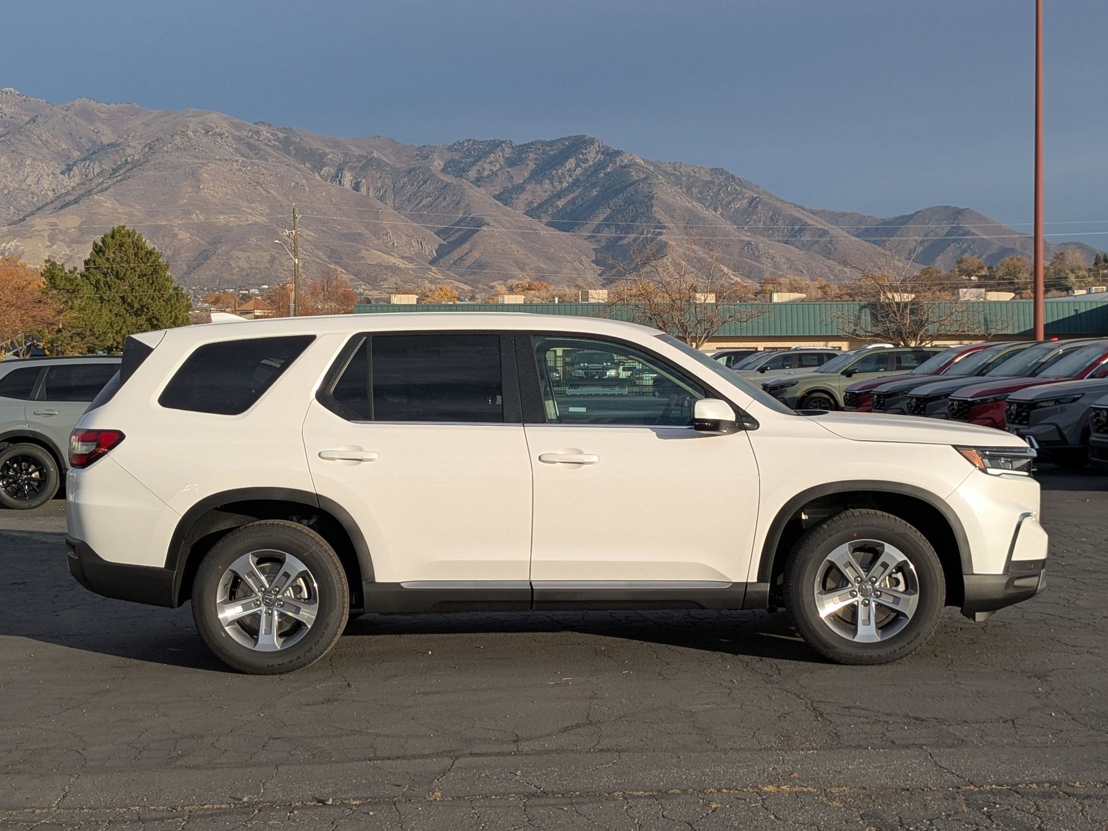 2025 Honda Pilot EX-L photo 2