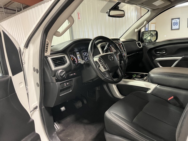 2018 Nissan Titan SV photo 6