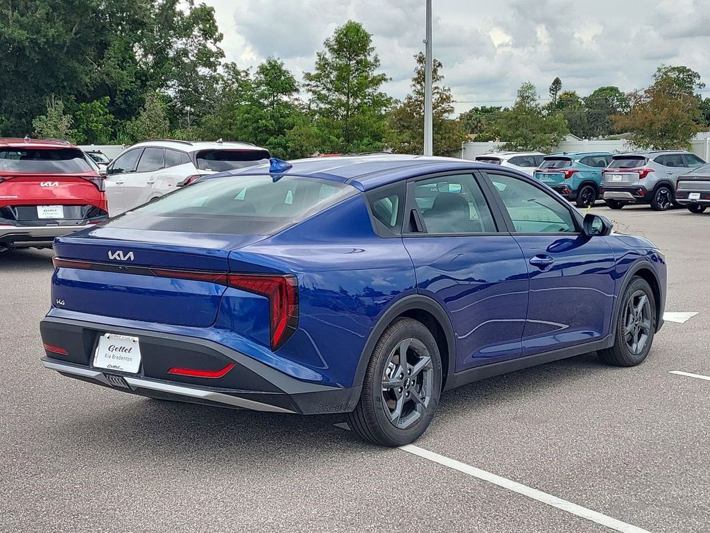 2025 Kia K4 LXS photo 5