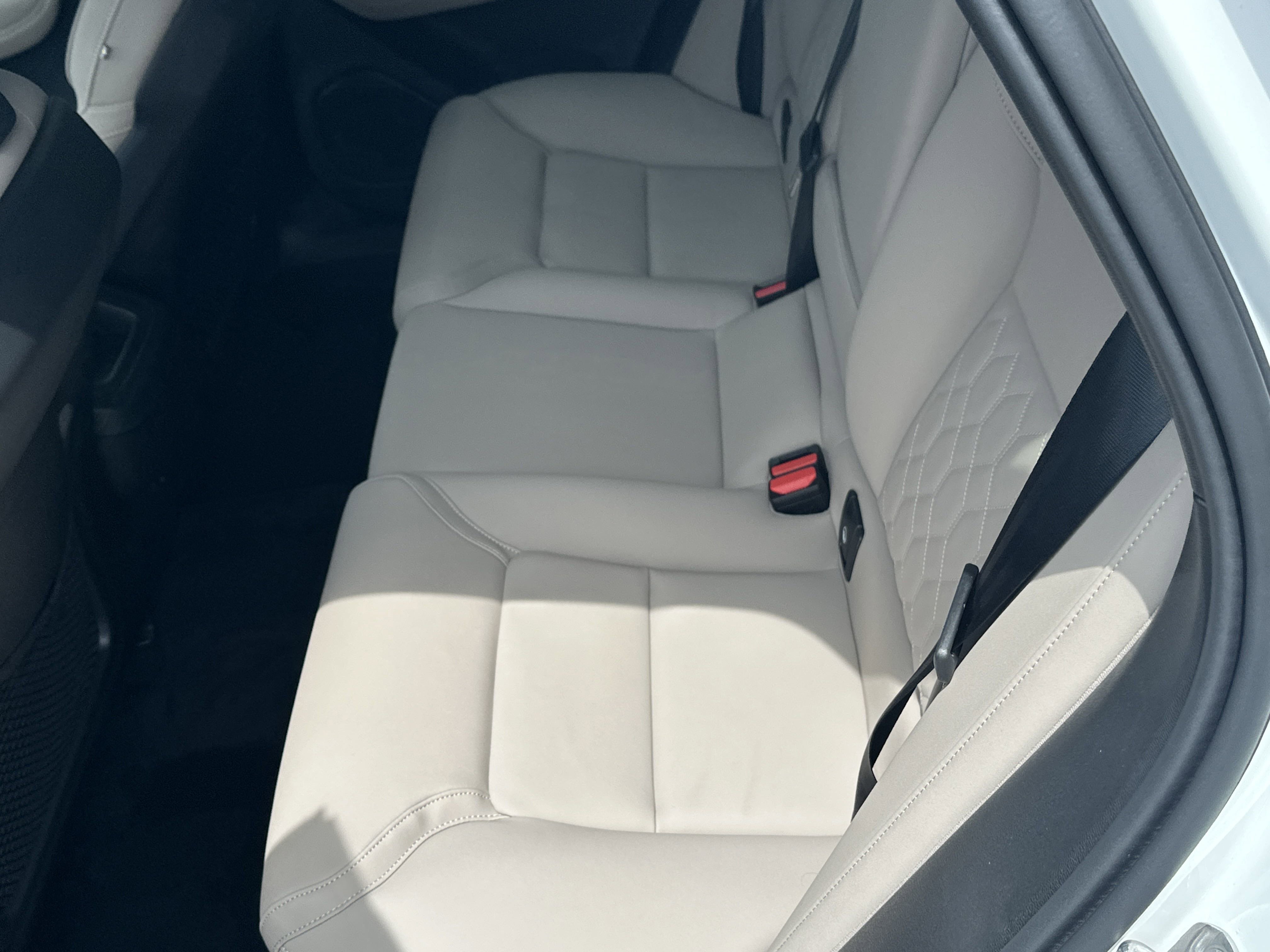 2026 Volvo XC60 B5 Core photo 11