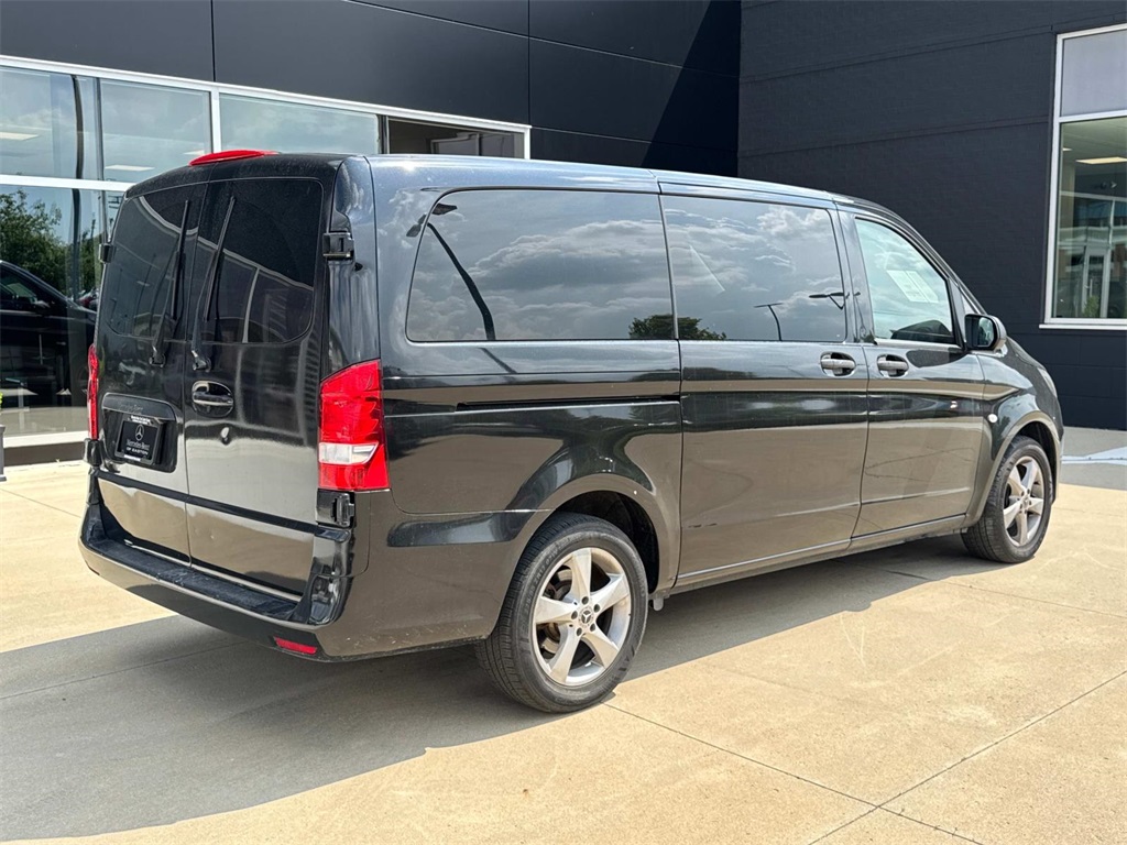 2018 Mercedes Benz Metris Passenger photo 3