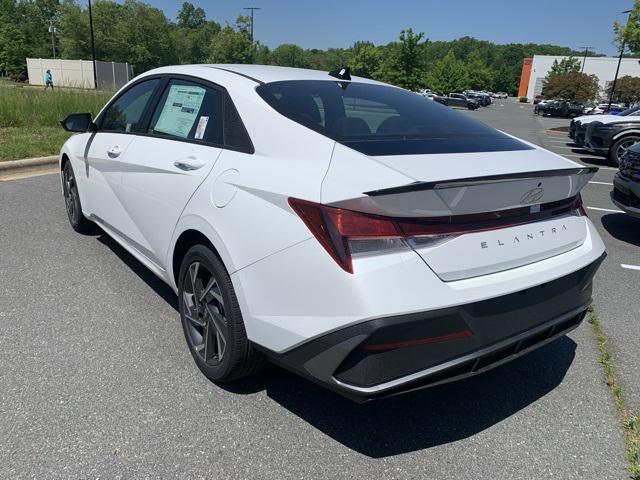 2025 Hyundai Elantra SEL Sport photo 3