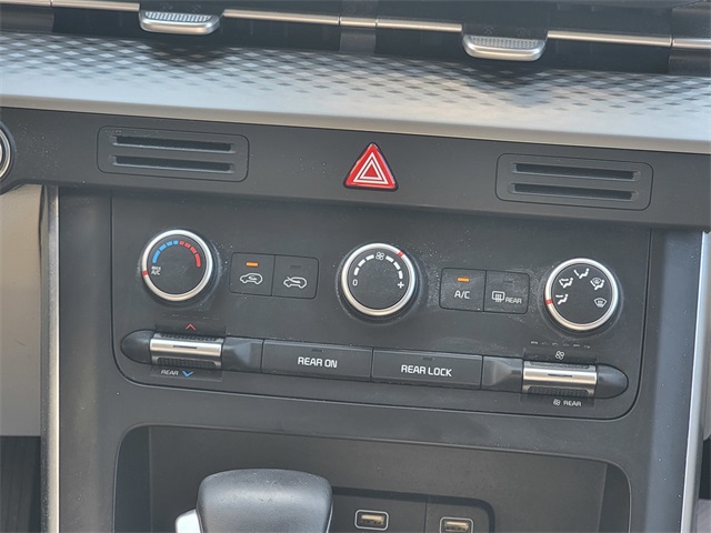 2023 Kia Carnival LX photo 24