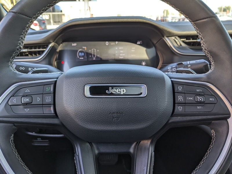 2023 Jeep Grand Cherokee Altitude photo 9